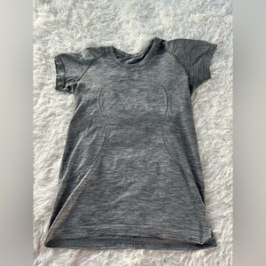 🩶LuluLemon Workout Tee